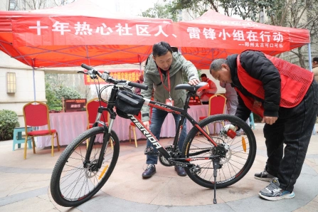 郑州太古可口可乐移动温暖小站_可口可乐圣诞节活动_郑州太古可口可乐暖在一起公益活动