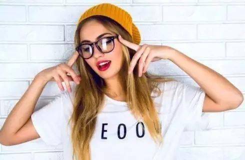 眼镜店雨天销售技巧_眼镜店营业高峰时段_眼镜店要来多久生意好