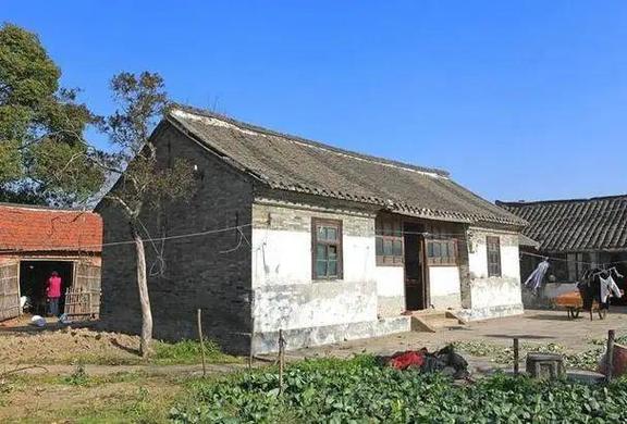 农村宅基地使用权买卖限制_2025年中央一号文件宅基地政策_农村宅基地是否可以卖