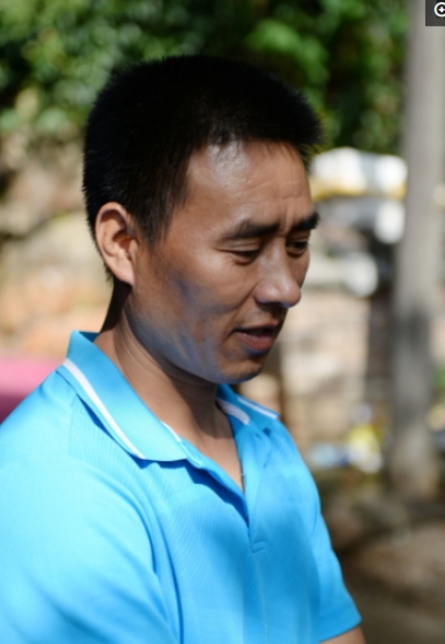 汉子在300米溶洞内养娃娃鱼,最大的40斤,售价让他很受伤