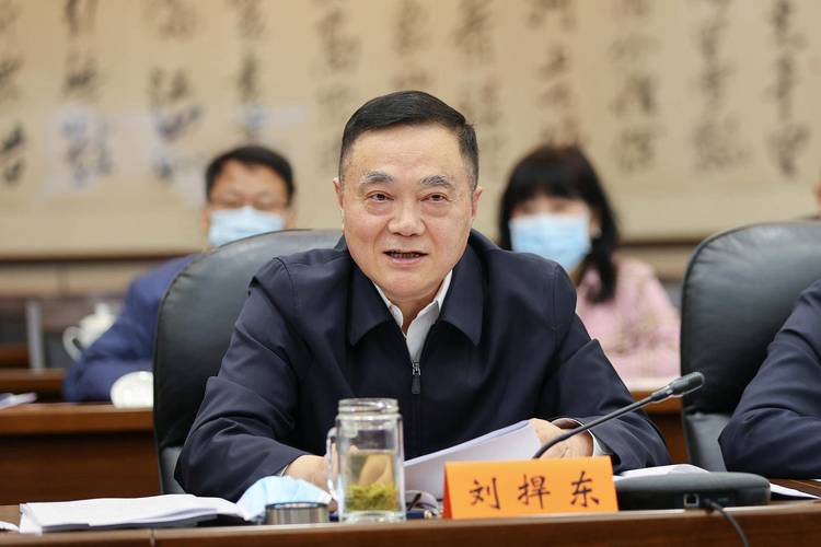 股票基础和个股行情分析心得_新三板非法股票销售 _ 非法经营罪案件