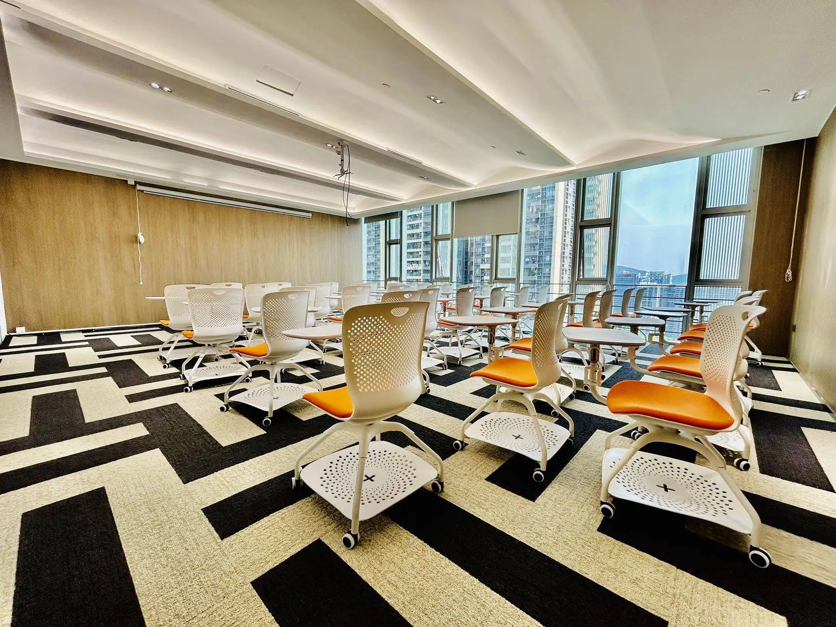 富力新天地中心写字楼_广州大道中轴地标建筑_广州大道中富力新天地