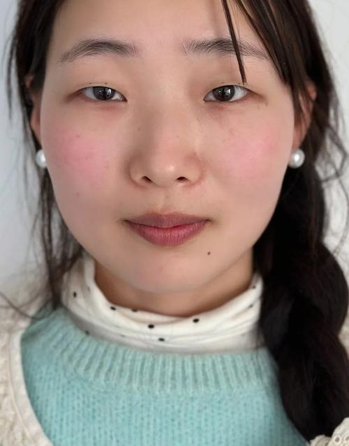 自拍上眼皮微闭_Peter Hurley自拍技巧_自拍眼睛大