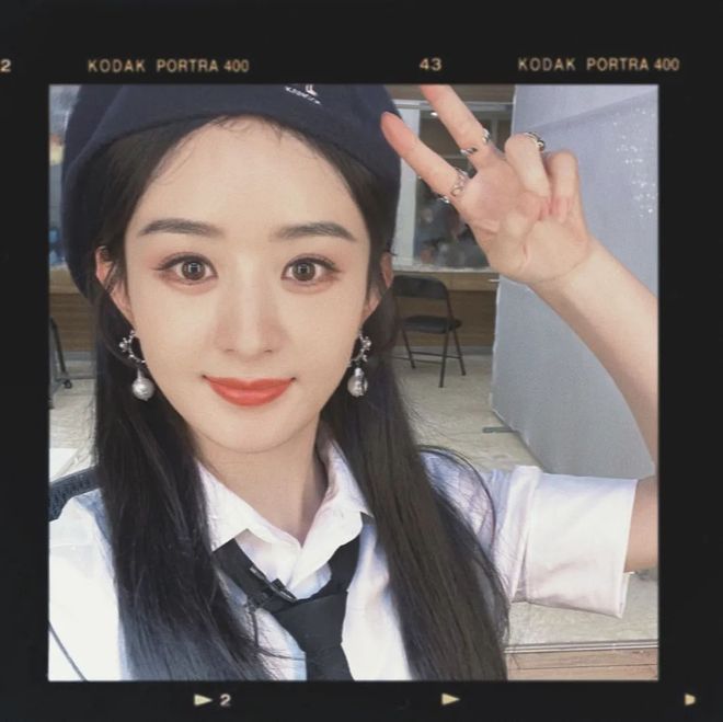 自拍眼睛大_聚拢型五官化妆技巧_脸部变焦特效自拍他拍差距