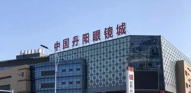 眼镜店倒闭原因_眼镜店要来多久生意好_眼镜店经营困境