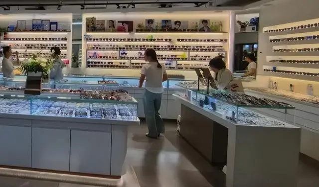 眼镜店经营困境_眼镜店倒闭原因_眼镜店要来多久生意好