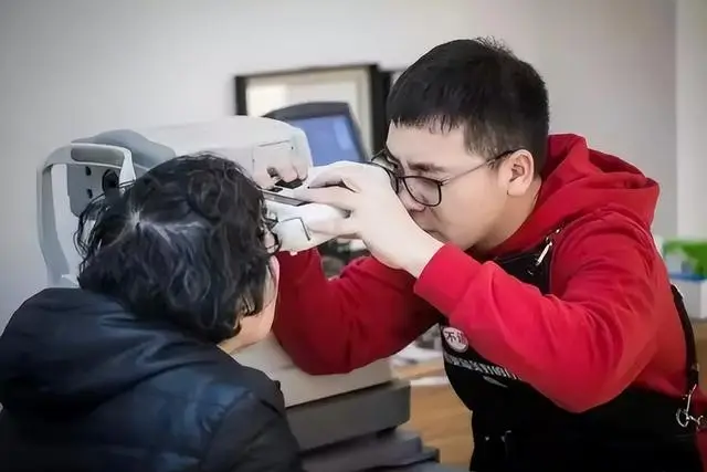 眼镜店倒闭原因_眼镜店经营困境_眼镜店要来多久生意好