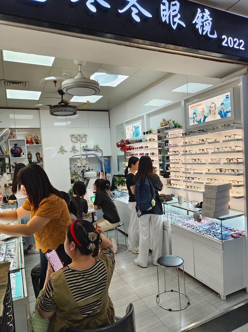 眼镜店要来多久生意好_眼镜店倒闭原因_眼镜店经营困境